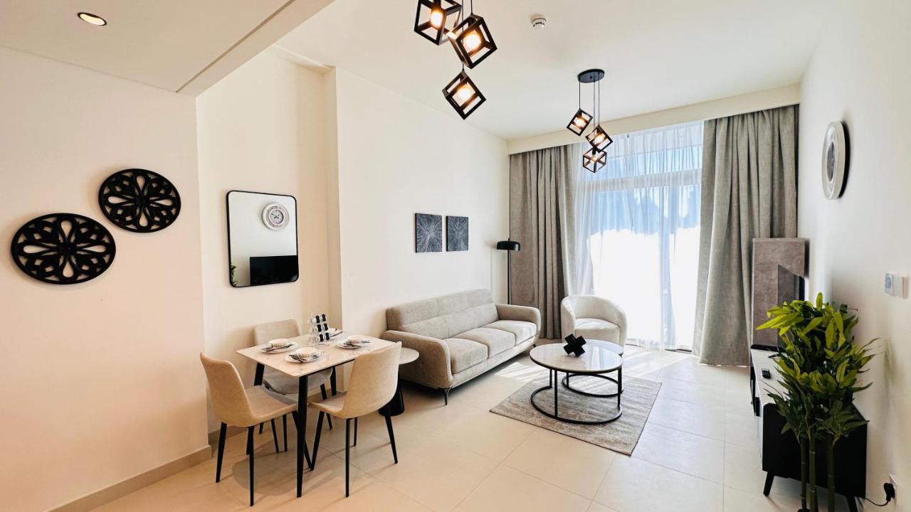 Luxury 1-Bedroom Apartment At Burj Crown