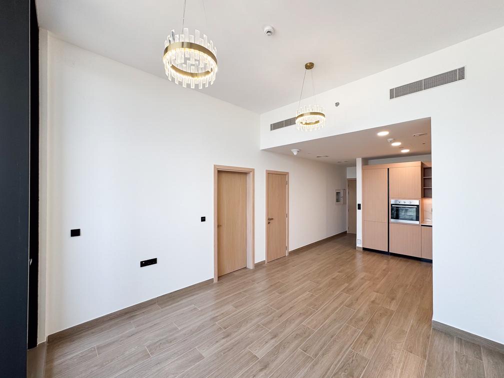 TOP QUALITY / HIGH FLOOR / STUDY / VACANT