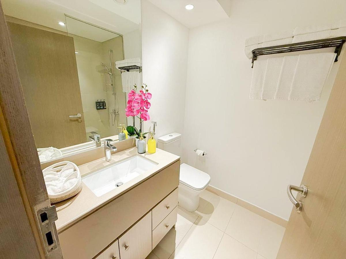 Yas Island Waters Edge Studio